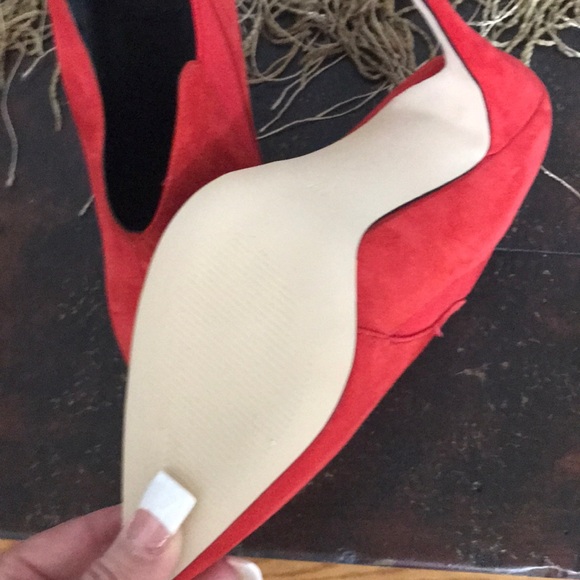 Guess Gorgeous Cherry Red Suede Heels. Size 6. - Picture 7 of 7
